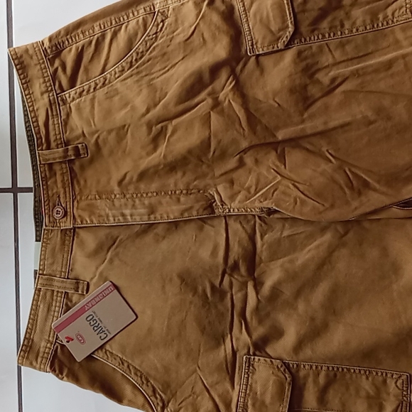 Unionbay BNWT Men's Cargo Shorts SZ 36 - Picture 2 of 16
